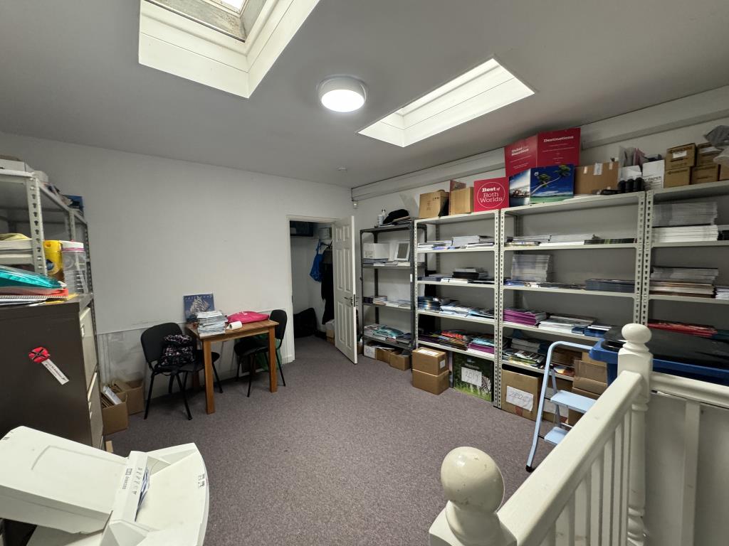Lot: 146 - MIXED USE INVESTMENT WITH HIGH YIELD - View of the store room/meeting room commercial
